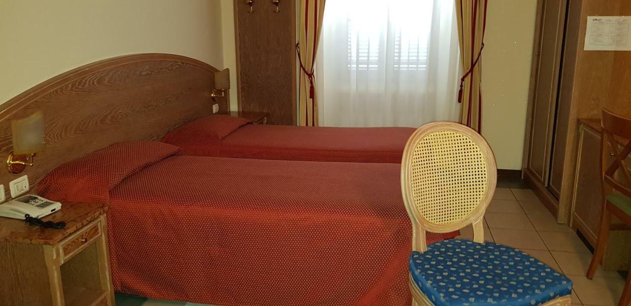 نوفارا Hotel La Cupola المظهر الخارجي الصورة